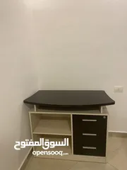  2 مكتب مع طواله جوارير للبيع بحاله الجديد