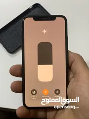  2 ايفون X ولا خشط مسكر مش مفتوح  بطارية 74 شحنها ممتاز كثير  فيس ايدي شغال  ذاكرة 256