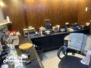  23 محل وافل وكريب. وكوتيلات للبيع