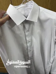  6 ملابس للبيع اغلبها لم يلبس ومن ماركات معروفة