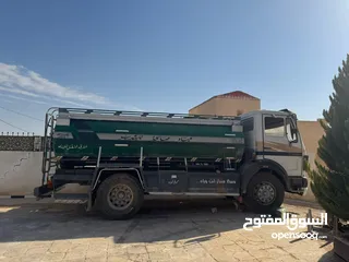 1 تنك ماء مرسيدس موديل 1983 لون ابيض