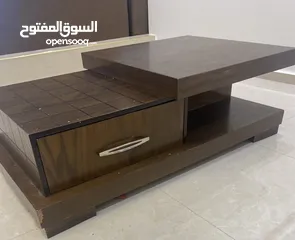  9 كنب زاوية بحالة جيدة جدا مستعمل وطاولة وسط عدد2 خشب زان وطاولة وسط كلاسيكية