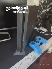  2 slim ps4 بحالة ممتازة مع يد  تحكم بحالة جيدة بسعة 500 جيجا