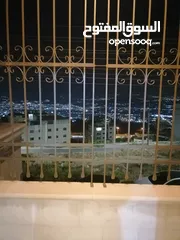  5 شقه للبيع ابونصير مطله على شارع الاردن