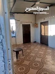  17 بيت مستقل تقريبا مزرعه مشيكه كامله مزروعع عنب وحمضيات مساحه البناء 160م وغرفه خارجيه 40م الواقع احلا