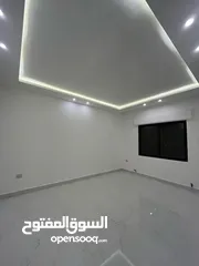  12 ارضية مع ترس خلف جامعة البتراء البنيات طريق المطار تشطيب فخم