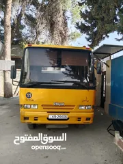  5 باص نقل طلاب باسم مدرسة . نوع افيكو للبيع موديل 2001 مرخص الى شهر 12