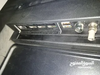  3 مكسوره الشاشه نوعها شارب سمارت 50 بوصه الي بدو يشتريها يوخذها عشان القطع