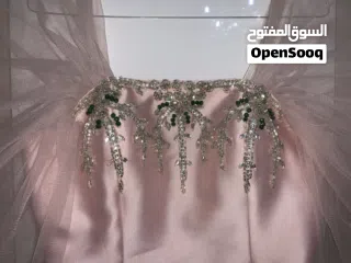  4 فستان سهرة باللون الزهري البارد مقاس ميديام جديد ملبوس مرة واحده فقط