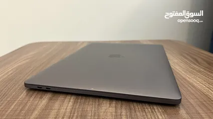  10 Super condition MacBook Pro 15.4 inch