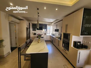  4 شقة فاخرة فارغة للبيع او للإيجار بمواصفات فيلا - ref : 14560
