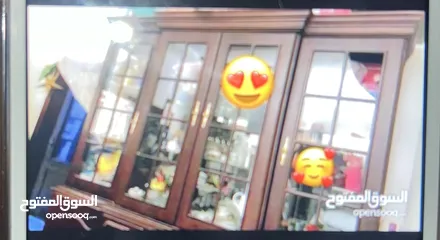  2 بوفيه مستعملة وبيرو خشب نوع ممتاز