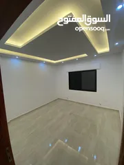  8 شقه سوبر ديلوكس شبه ارضي من المالك مباشره في ابو نصير شارع الضياء
