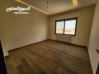  23 شقة طابقية للبيع في حي الصحابة - ref : 14579
