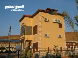  1 للبيع شاليه السلط حوض الخيمه التحته مساحة الارض4 دونم مساحة البناء 280 مع بركة سباحه السعر 140الف