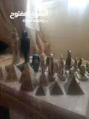  1 اهرامات وتحف ومجسمات