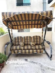  10 طقم راتان 5 مقاعد.     مع طاولة وسط  تتوفر جميع الالوان ويتوفر طقم سباعي ومراجيح