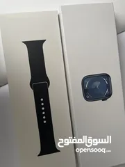  2 ساعة ابل شبيه الاصليه بتضوي لوجو ابل بالنسبة للسعر بنفع دفع نقود او نبادل اشياء (غير ساعة)
