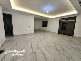  6 شقة فارغة للبيع في ام اذينة  ref : 14124