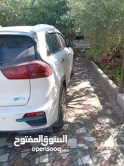  4 كيا نيرو2022ابيض للبيع