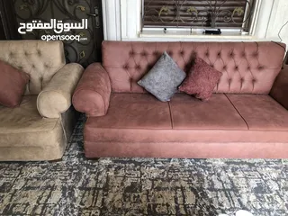  2 اثاث غرفتين جلوس للبيع ، يمكن البيع كل واحد على حدا ، اثاث شبه جديد الطقم سبع مقاعد ، كابتونيه جديد