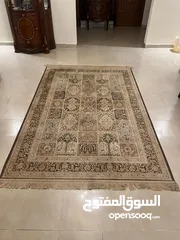  3 سجاد مستعمل اللون بيج للبيع بحاله جيده