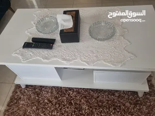  1 طاولة خشب للبيع لغرف الجلوس