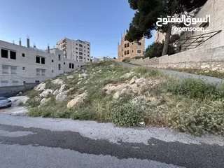  7 تنزيل السعر للبيع المستعجل.... ارض 702م سكن ب السلط السلالم حي عصفور فوق الشارع