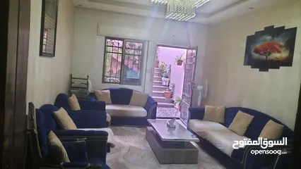  17 منزل مكون من 3غرف نوم و3 حمامات واحده ماستر وصاله وصالون  وحديقه عدد 2