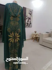  8 وينها  ام العريس عبايه شيفون فراشه مع شك  قطعتين  القطعه داخلي ملزقه مع الفراشه