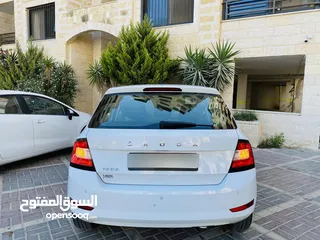  5 سكودا فابيا اوتماتك ترخيص 2021  السيارة بحالة فوق الممتازة الله يبارك لصاحب النصيب ..