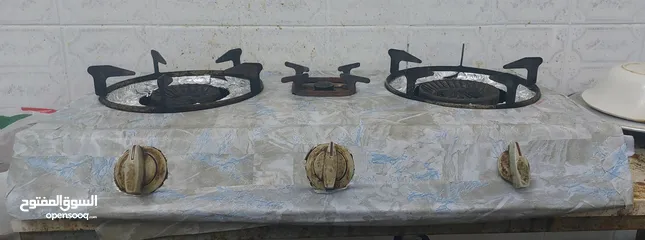  4 متفرقات للبيع(دش . تليفزيون. ريسيفر. عدسة إشارة.كاتيل شاي.بوتاجاز مسطح 3 شعلة.منظم انبوبة جديد