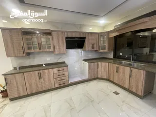  8 طالبات طلاب شقة فاخرة فارغة للايجار طابق ثاني مصعد مساحة  190م واسعة الراهبات كل طابق شقتين