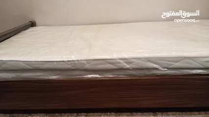  1 تخت جديد وفرشة جديدة