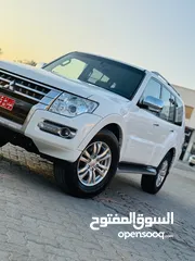  11 mitsubishi Pajero Rental car SUv