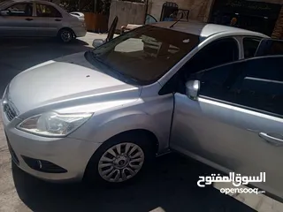  4 فورد فوكس للبيع موديل 2011 ماتور 1600 بسعر الكاس5200 قابل للتفاوض