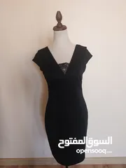  20 عدة فساتين جديدة و ماركات اسعارها من 10-12 دينار.