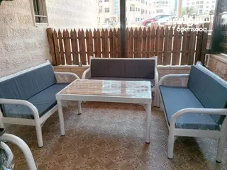  25 جلسات خارجية و مقاعد