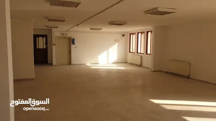  1 علاء حجيج مبنى للبيع بالقرب من دوار الثورة  الرقم المرجعي : 2752