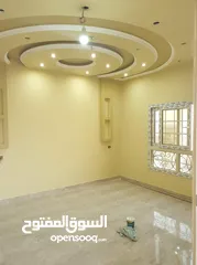  9 دهين مصري محترف بخبره كبيره في مجال الدهان و الديكورات وتركيب ورق الجدران وبديل الخشب وبديل الرخام ؟