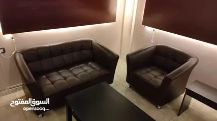  3 اثاث مكتب كامل للبيع مع اجهزة