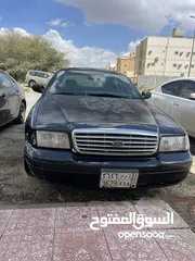  4 فورد فكتوريا سعودي لون اسود الداخلية بيج