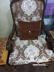  4 طقم كنب  جديد للبيع مع طاولات  خشب زان  وسجادة
