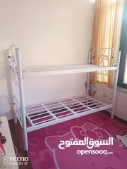  1 تخت طابقين مع سلم