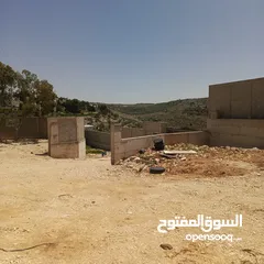  11 للبيع في عابود شاليه مساحة واسعة