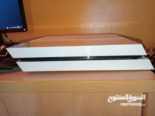  6 PS4 Standard Edition - White  Playstation in Great Condition