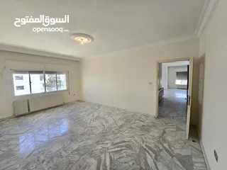  7 الرابية شقة فارغه للإيجار طابق ثالث مساحة 200 متر نظيفة بسعر مميز