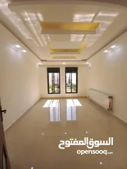  7 شقة للبيع طابق التسوية مساحة 203م وخارجي 80م في ابو نصير