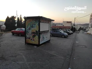  4 كشك للبيع وضع ممتاز جدا  جاهز للعمل  يمكن رفعه في ونش  مع غاز وعصارة برتقال
