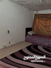  3 بيت ارضي مستقل بحاجه الا صيانة السقوف بيت اسكان مضاف عليه غرفه 5/4حمام ماستر حمام عادي مطبخ 5/4